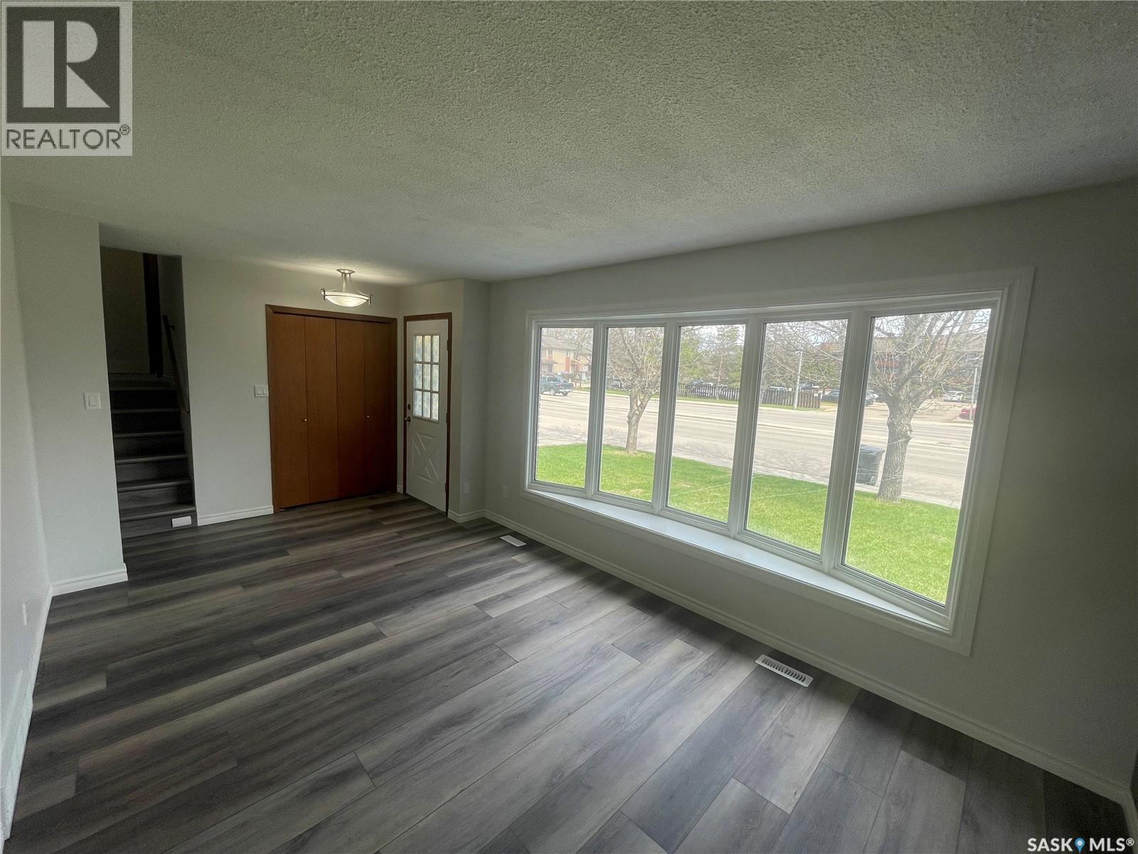 1510 McKercher DRIVE - 7