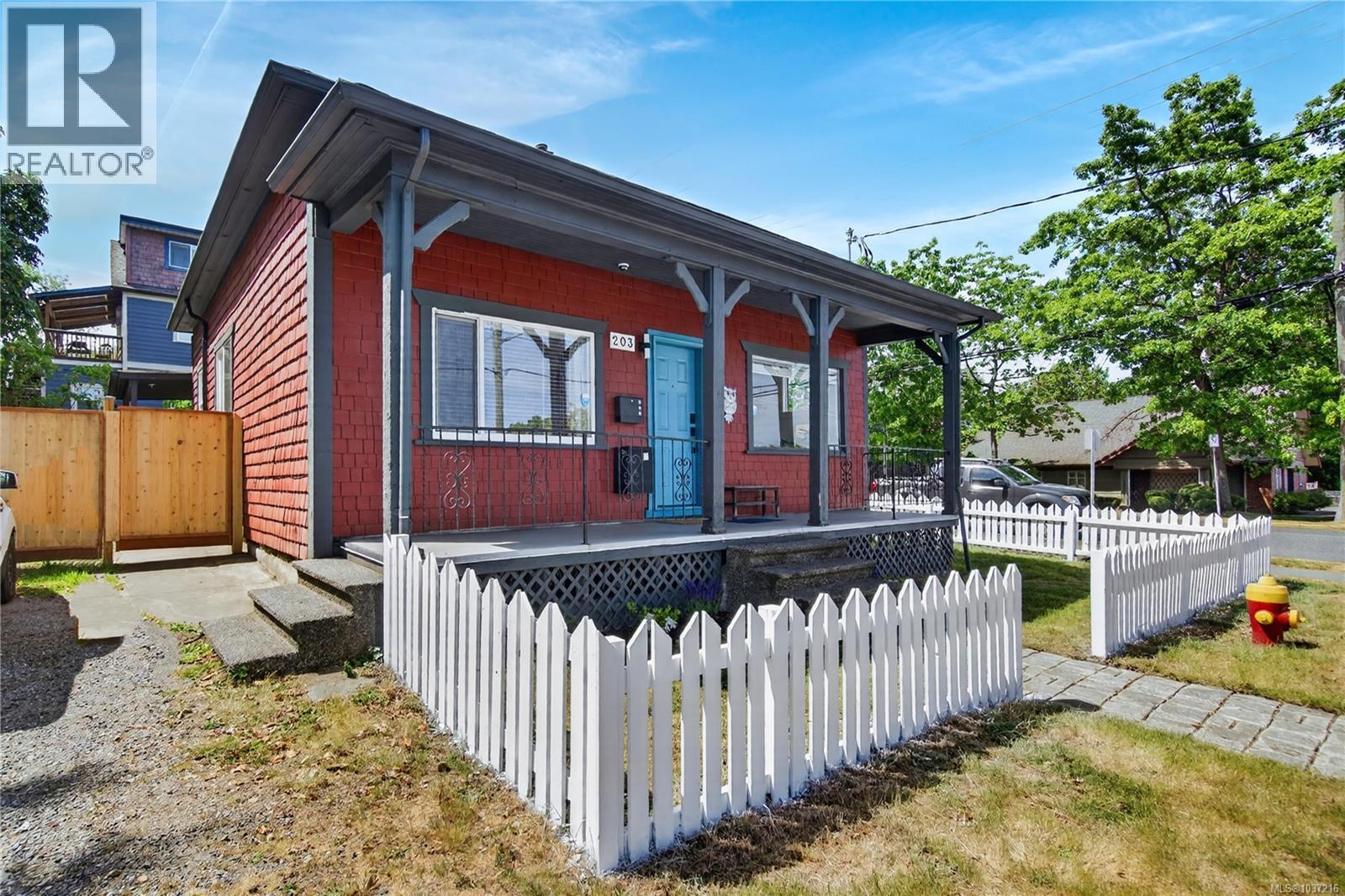 203 Prideaux St - 1