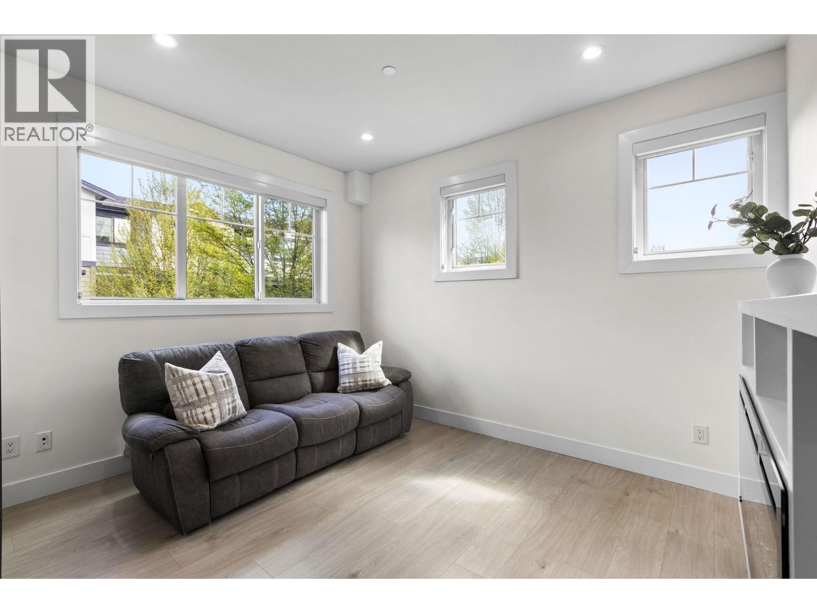 57 188 WOOD STREET, New Westminster