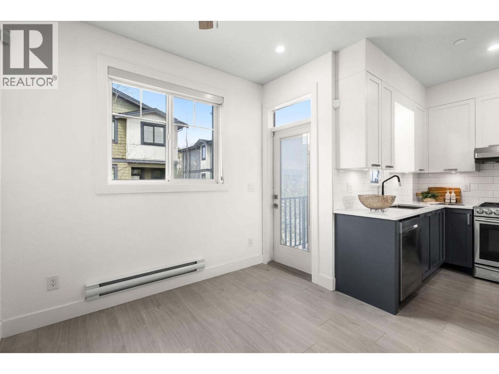 57 188 WOOD STREET, New Westminster