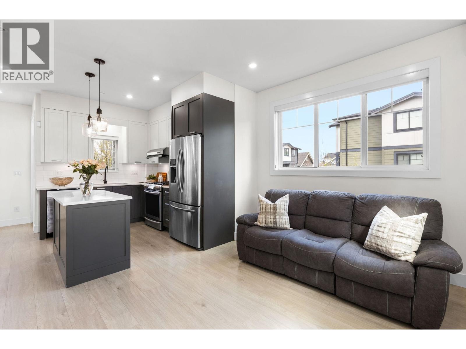 57 188 WOOD STREET, New Westminster
