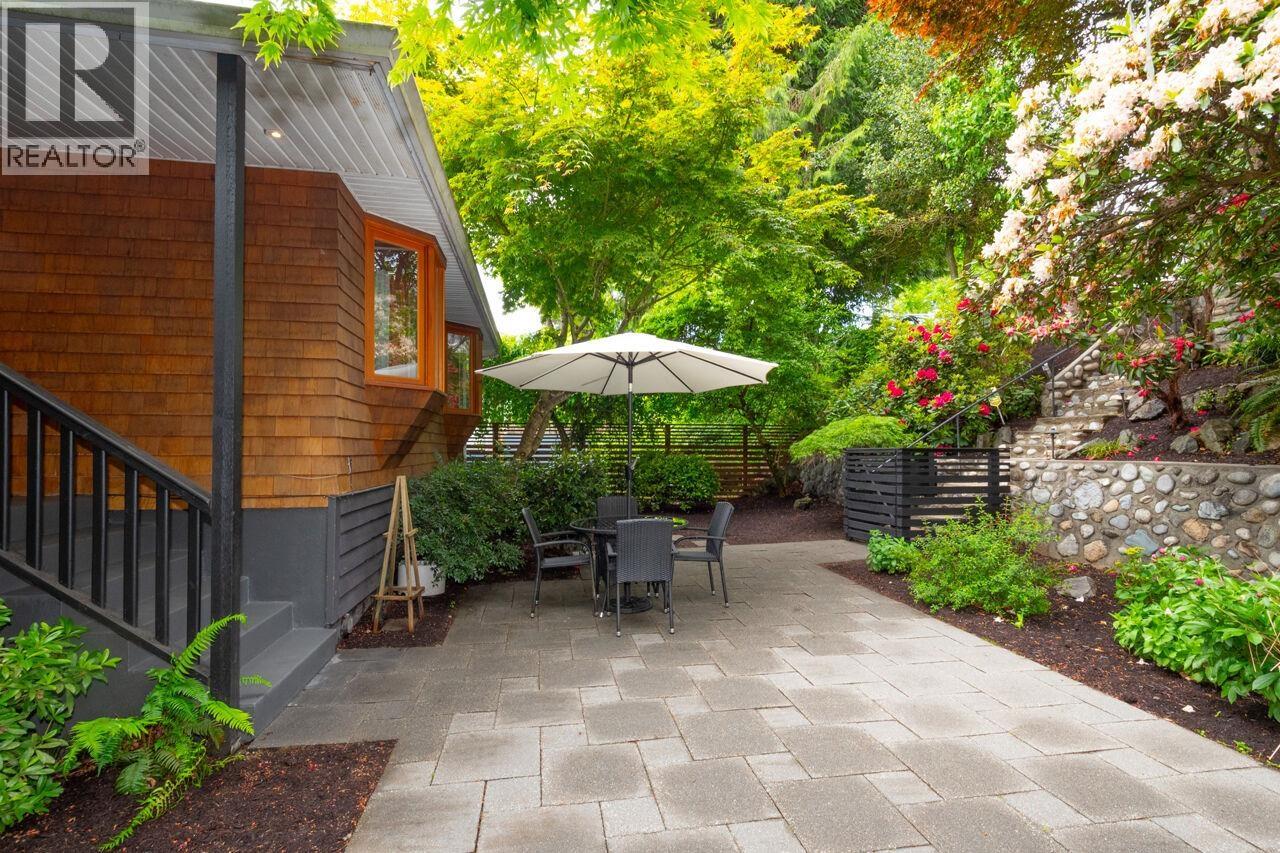 1185 CLOVERLEY Street - photo 2