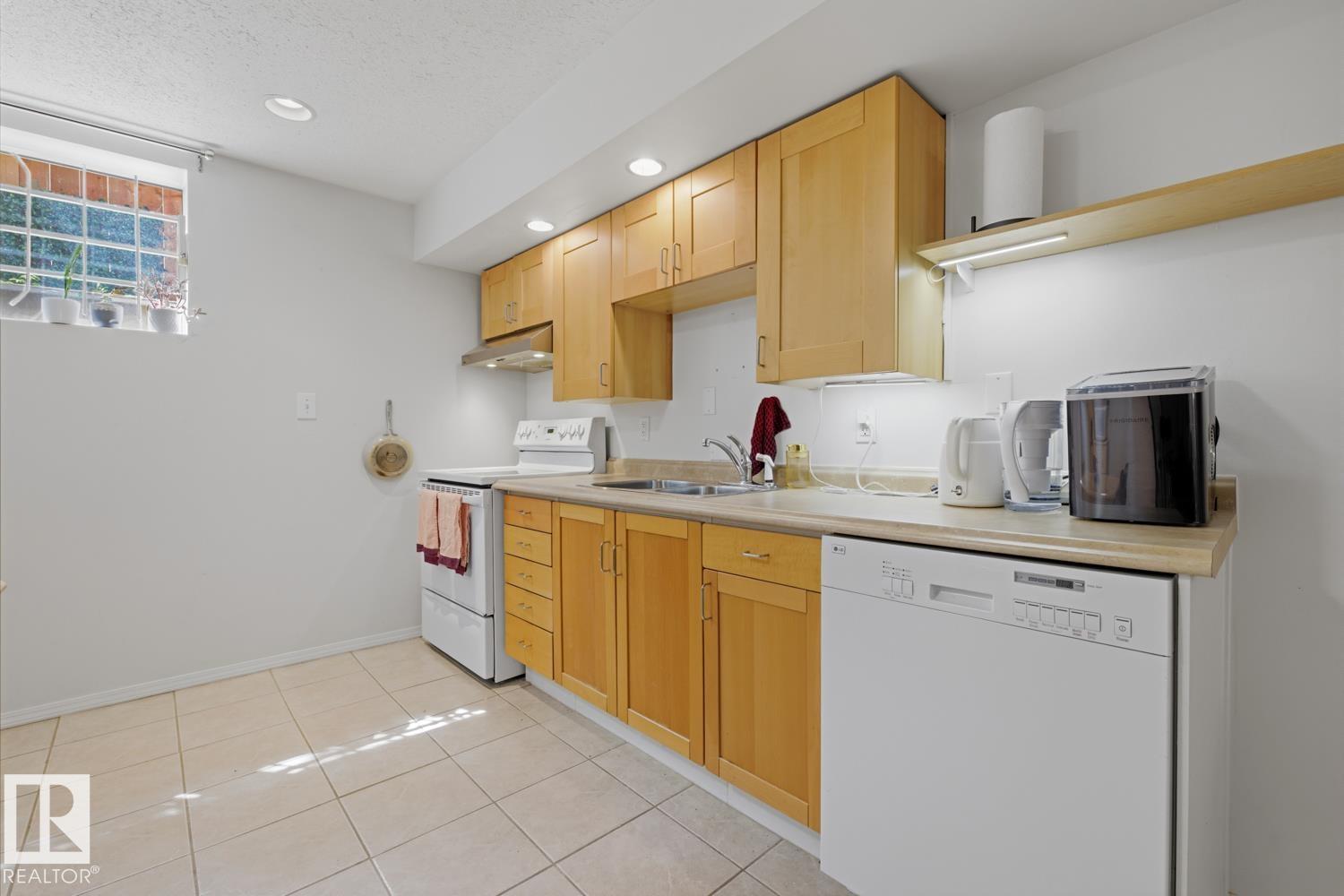 8754 STRATHEARN DR NW NW - 26