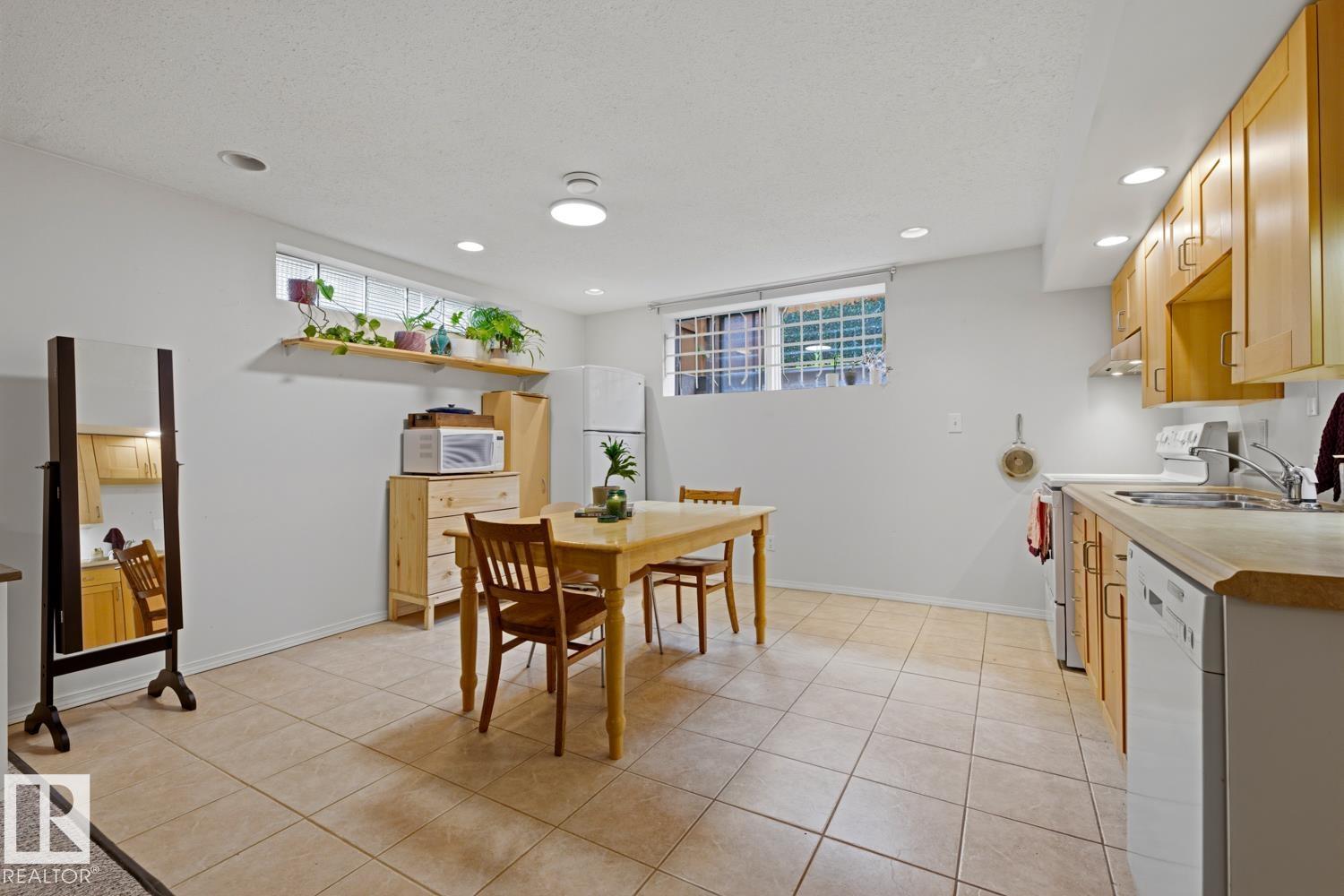 8754 STRATHEARN DR NW NW - 27
