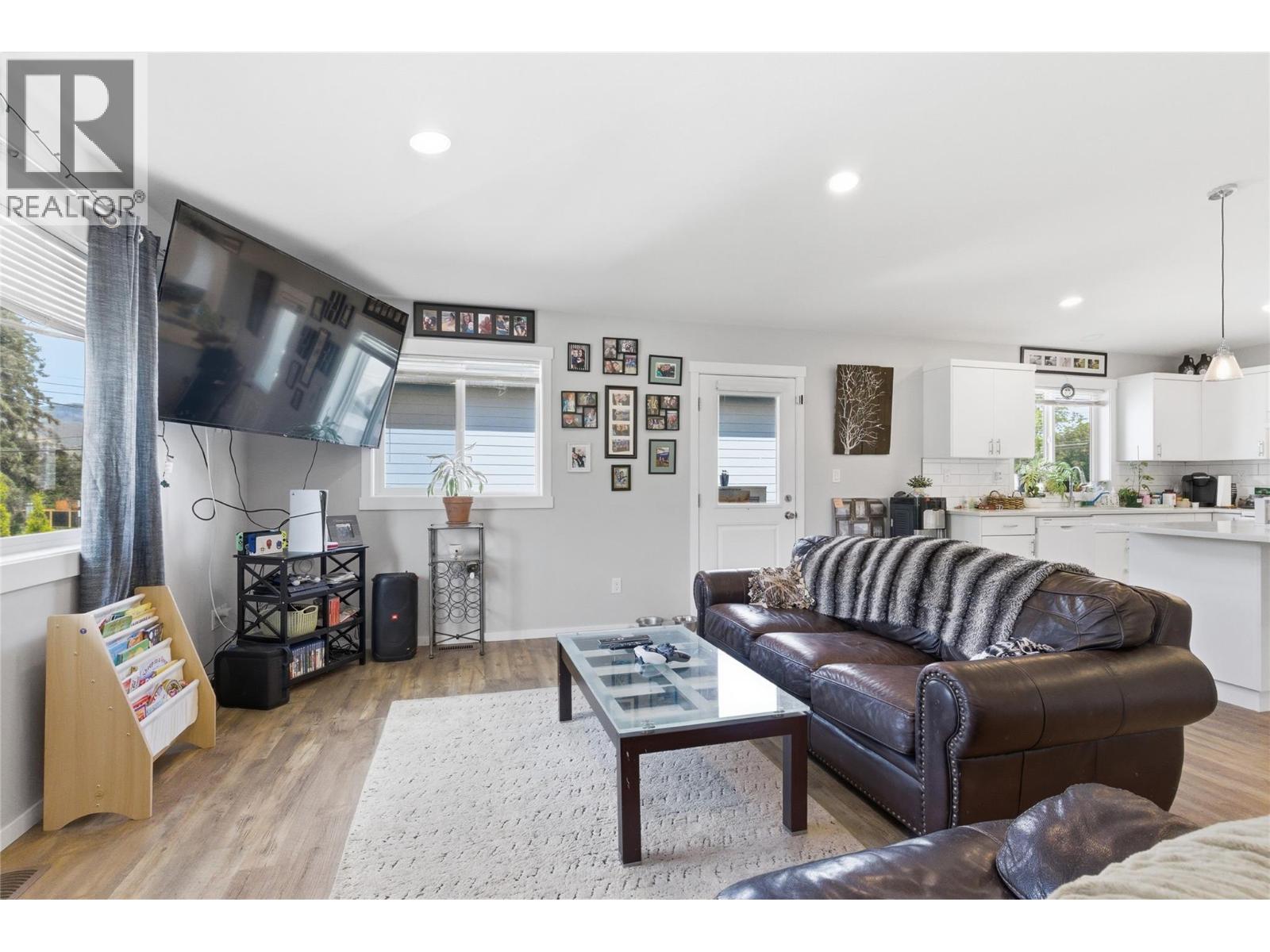2611 GREENFIELD Avenue - 14