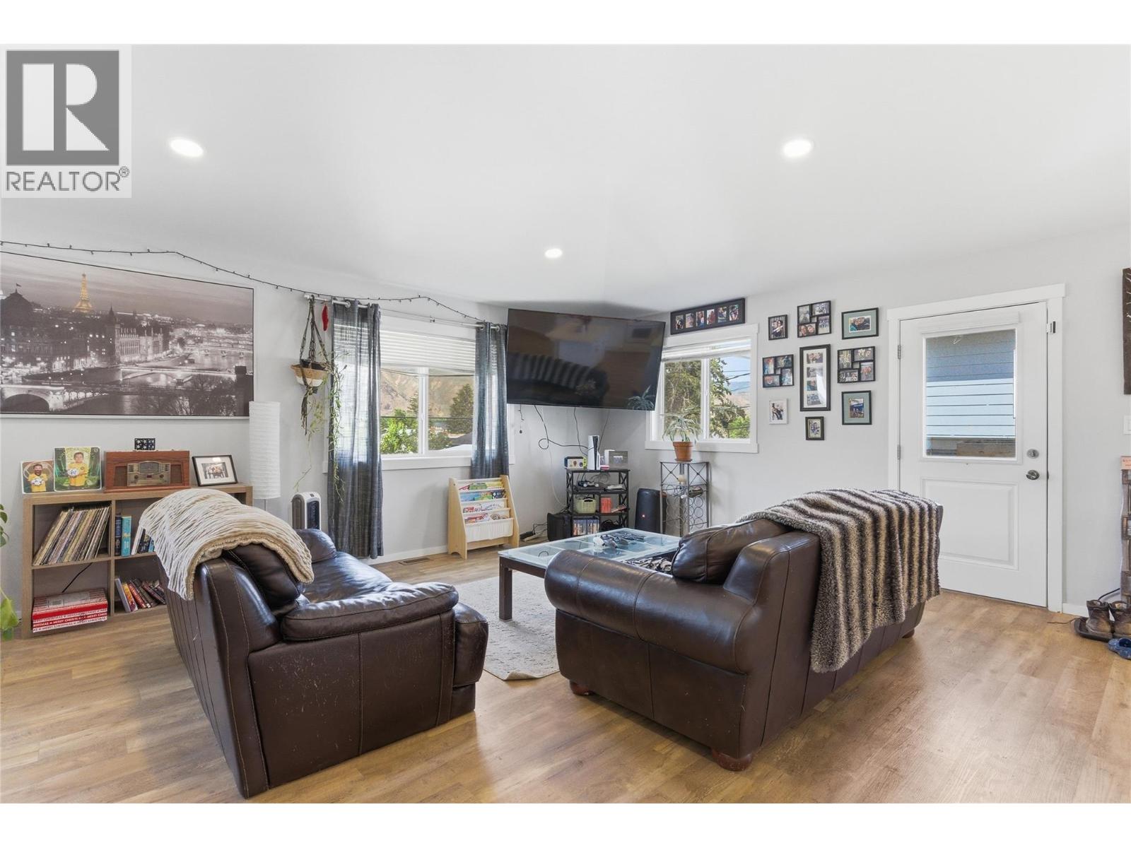2611 GREENFIELD Avenue - 13