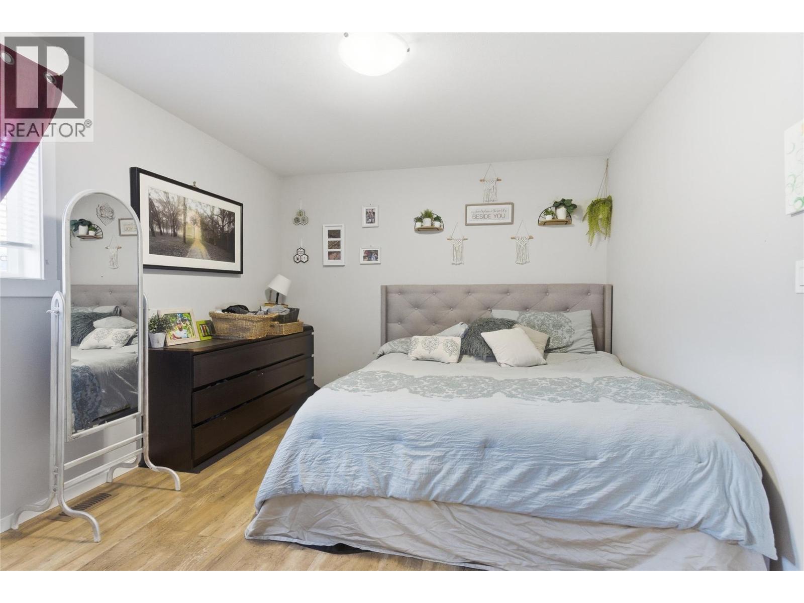 2611 GREENFIELD Avenue - 19
