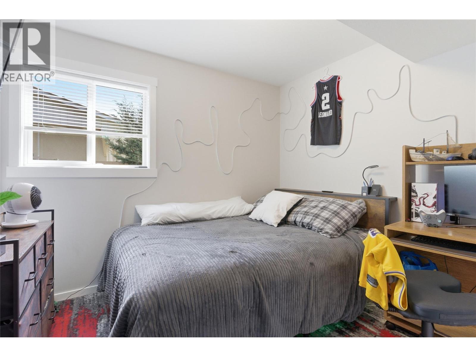2611 GREENFIELD Avenue - 25