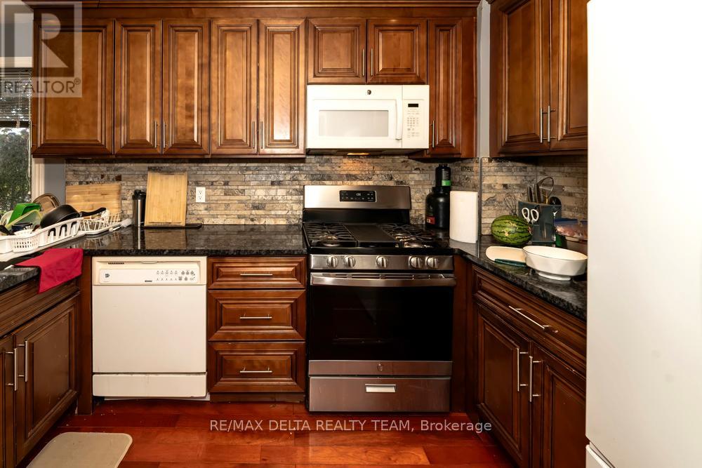 132 ACKLAM TERRACE W - 11