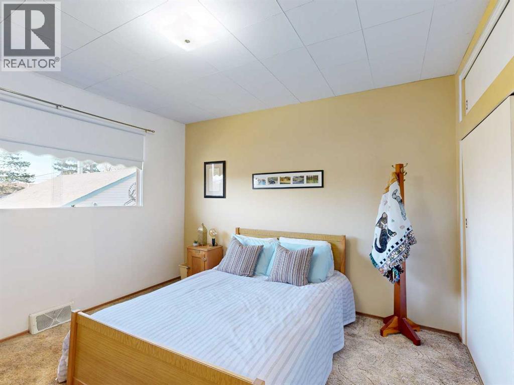 10405 109 Avenue - 13
