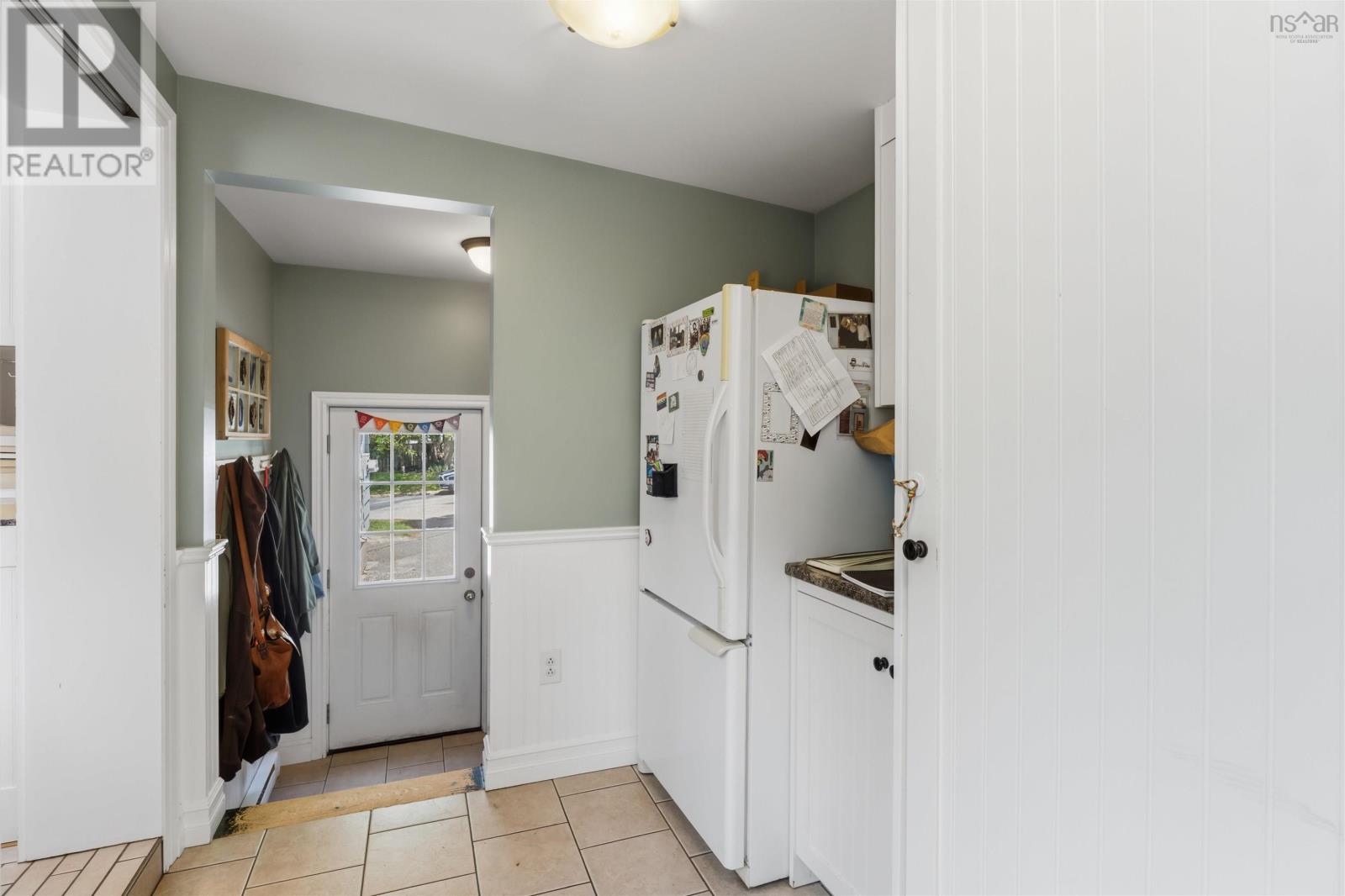#32 Churchill Avenue - 16
