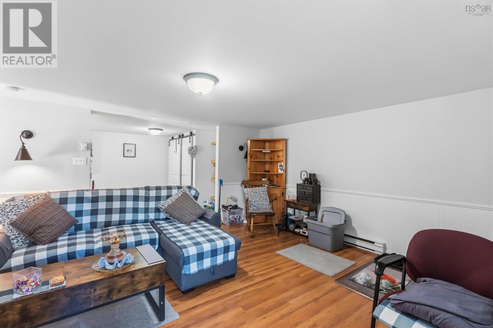 #32 Churchill Avenue - 21