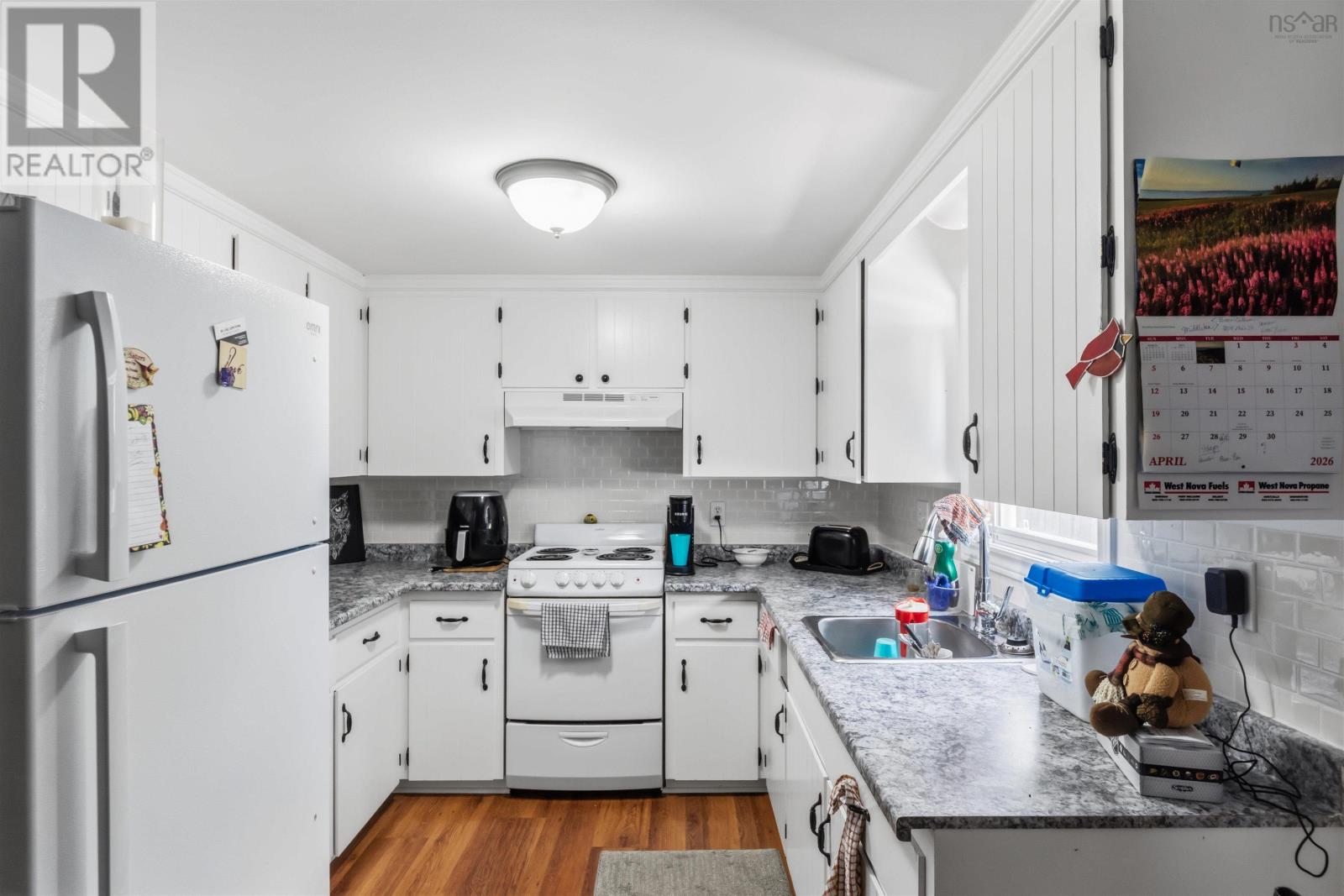 #32 Churchill Avenue - 22