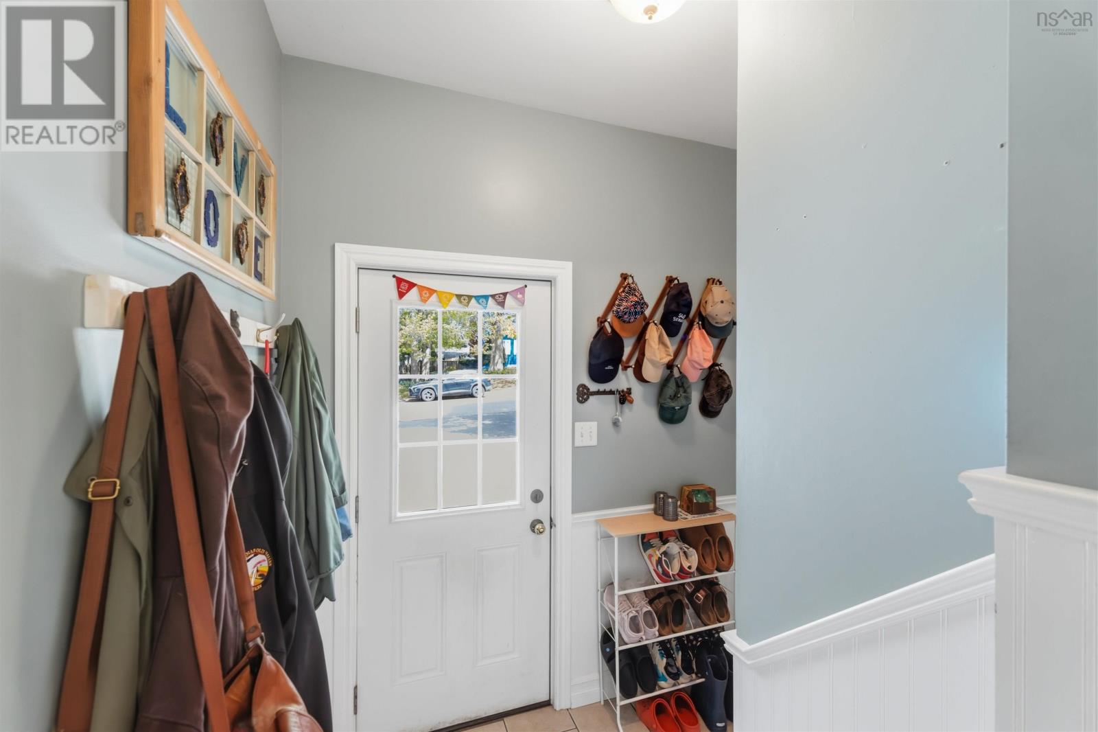 #32 Churchill Avenue - 19