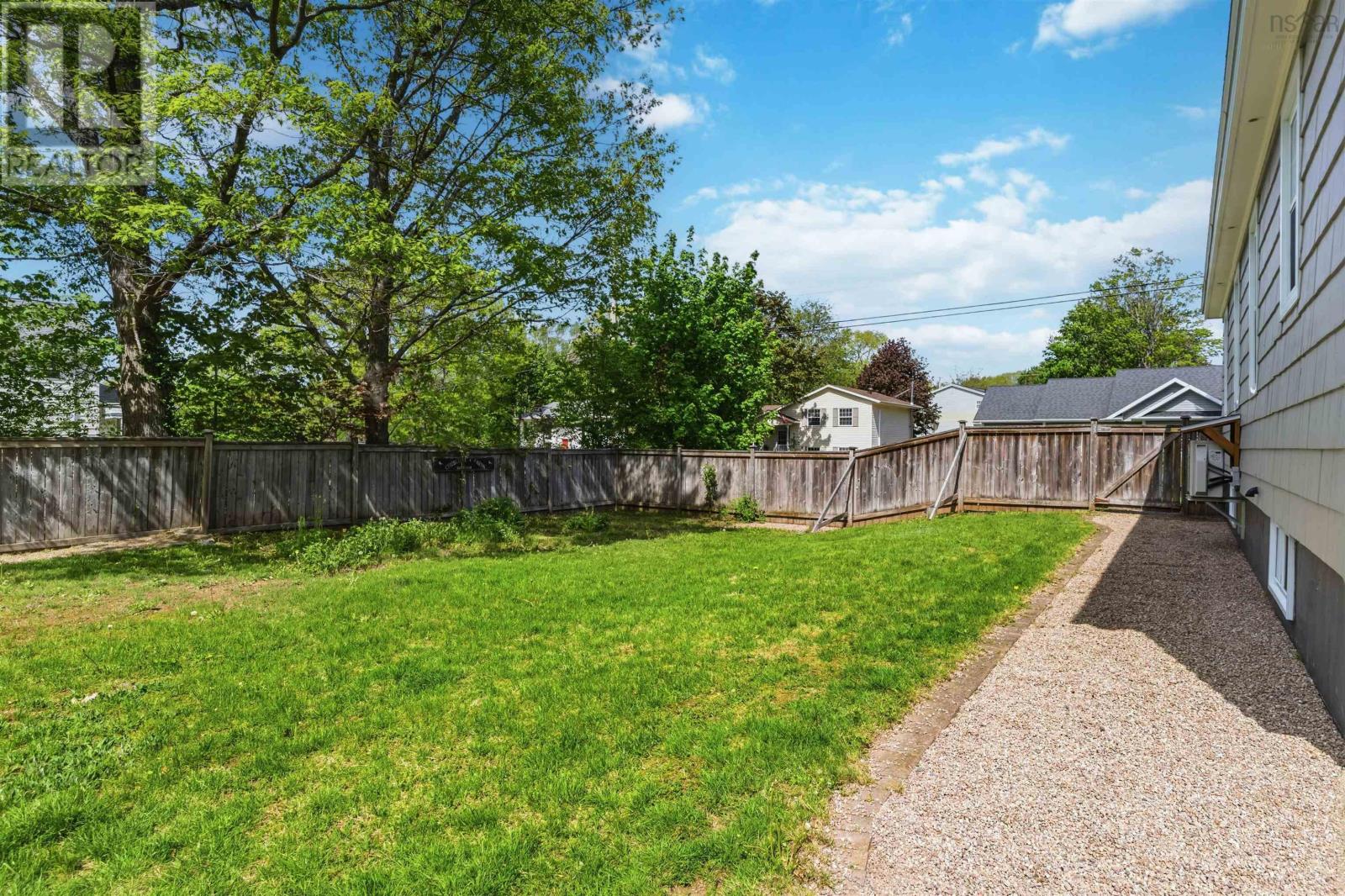 #32 Churchill Avenue - 34