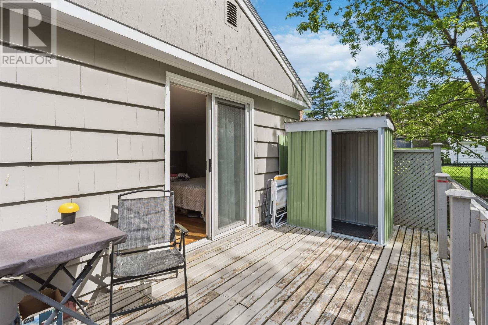 #32 Churchill Avenue - 38
