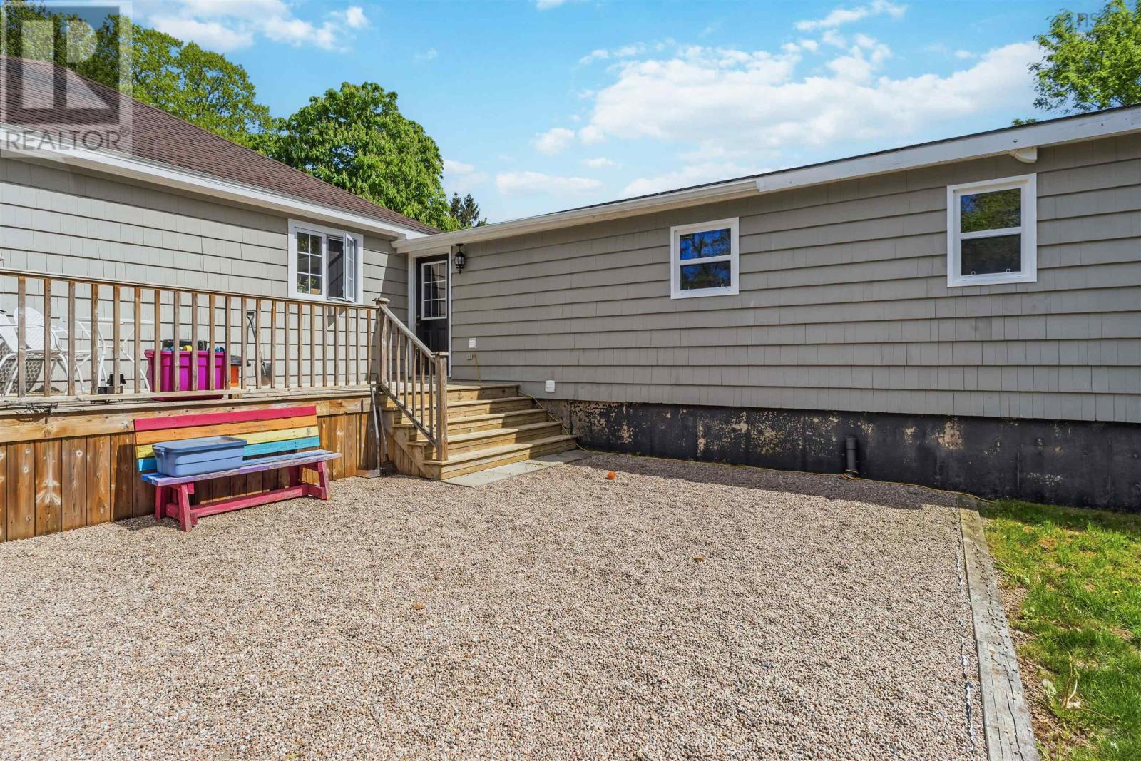 #32 Churchill Avenue - 30