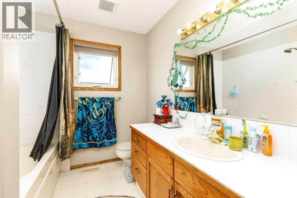 6 Densmore Crescent - 17