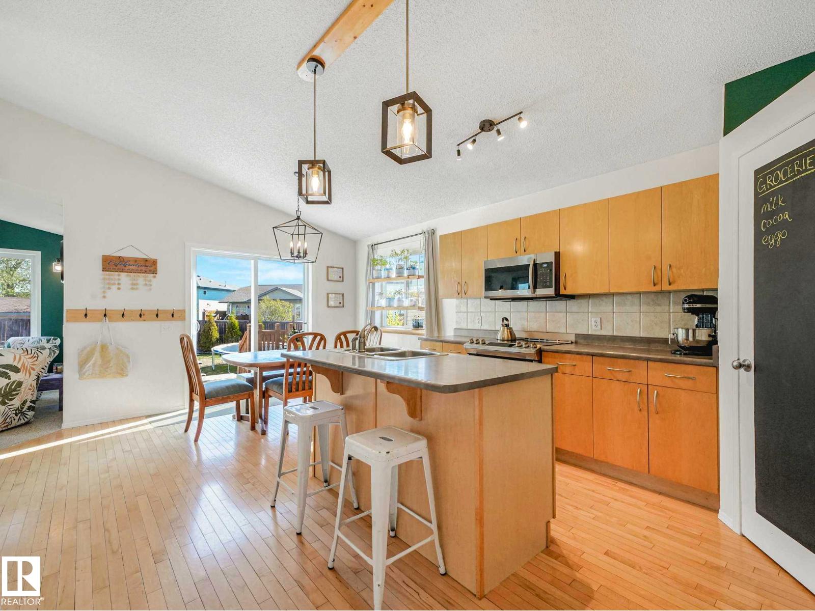 3608 130 AV NW - 4