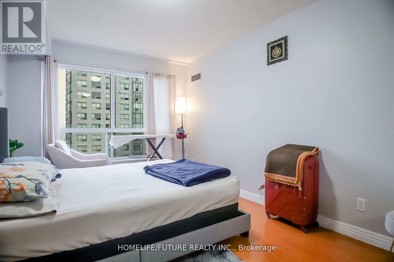 #816 2550 LAWRENCE AVENUE E - 17