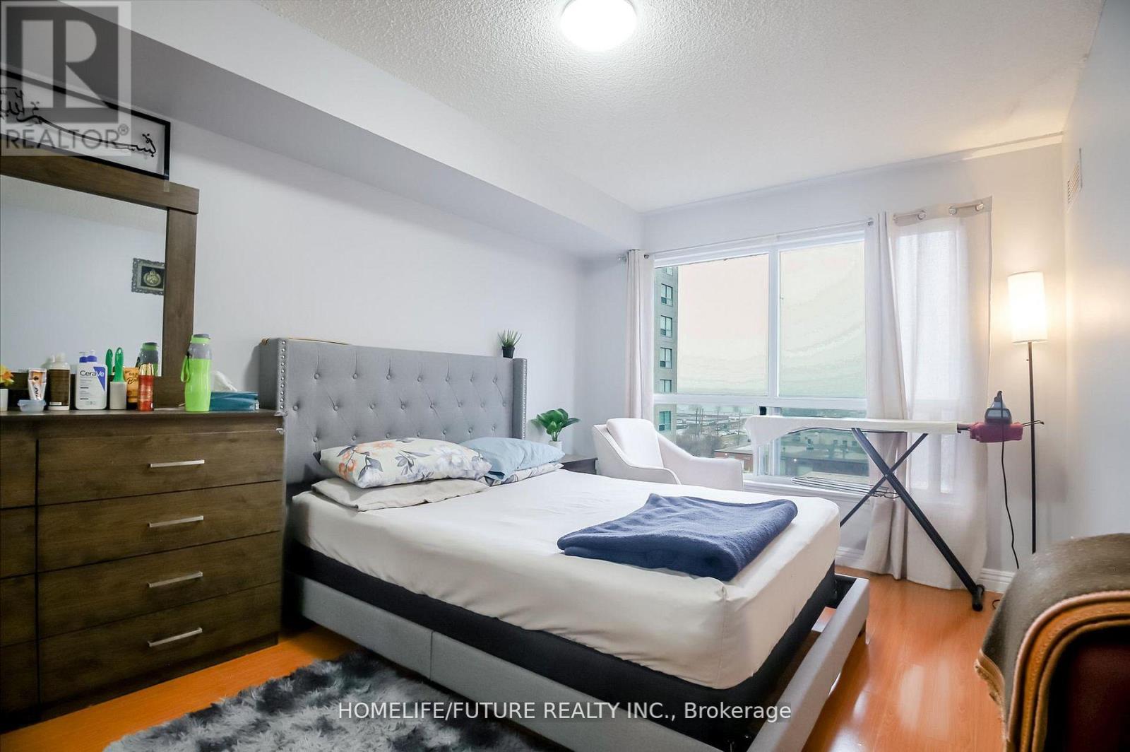 #816 2550 LAWRENCE AVENUE E - 20