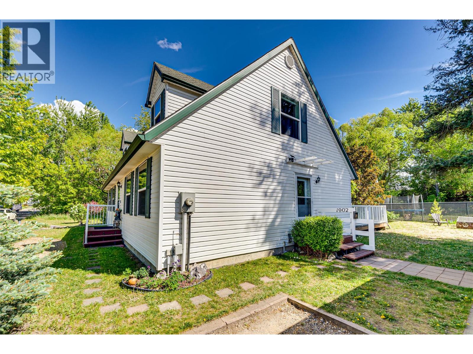 1902 50 Avenue - 31