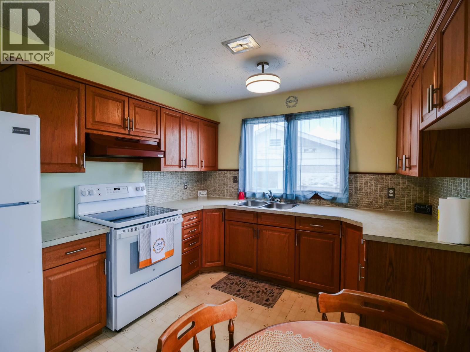 764 AVERY AVENUE - 10