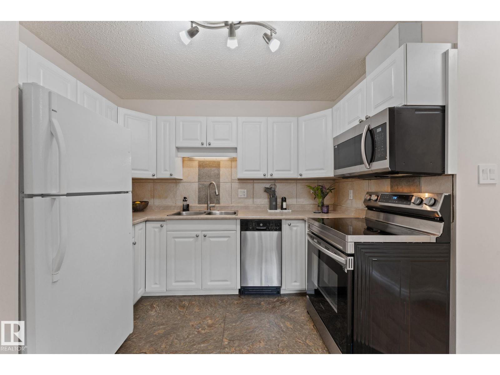 4621 126 AV NW - 7