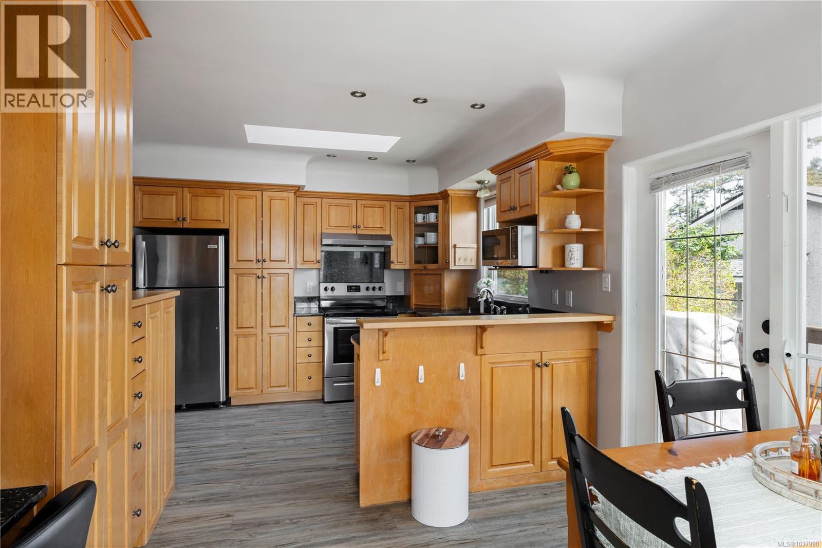 545 Tait St - 8