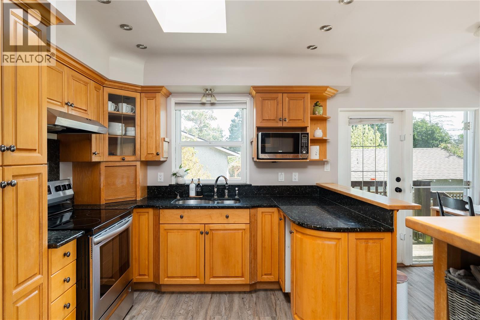 545 Tait St - 6