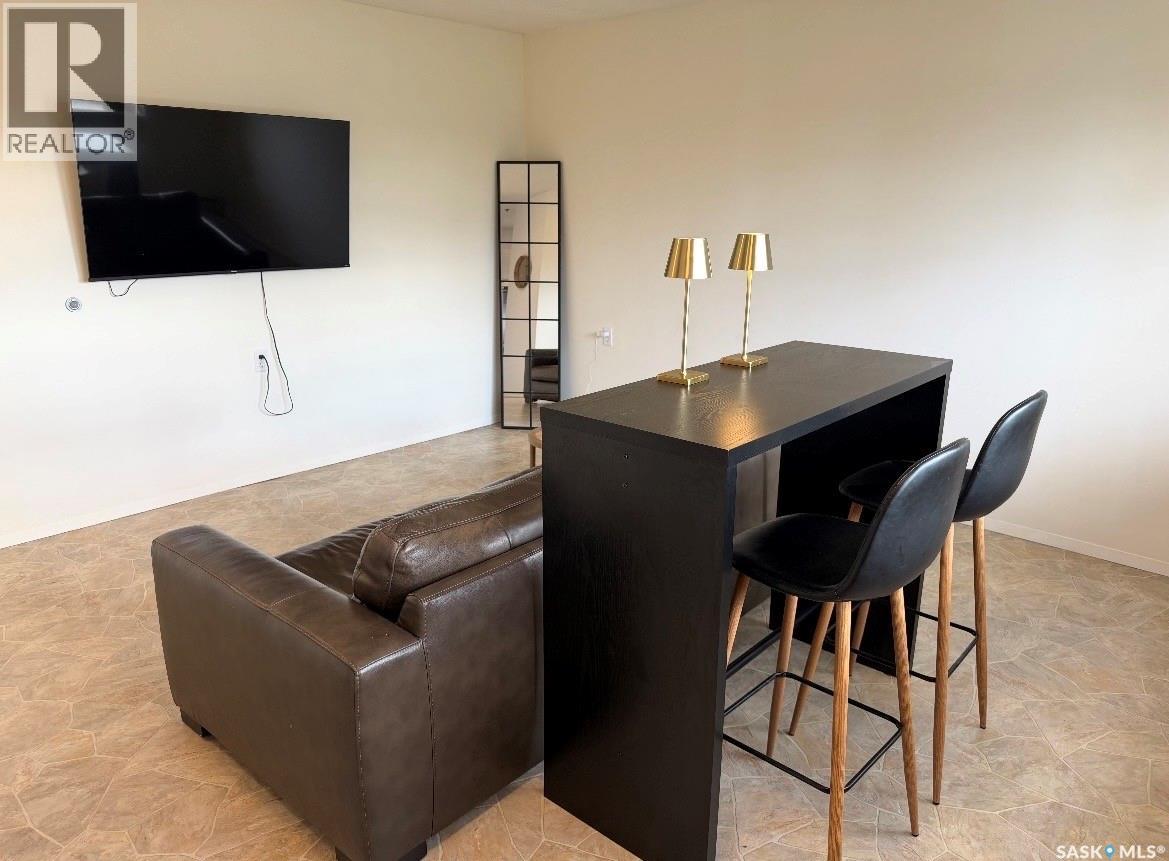 #110 102 Manor DRIVE - Image 2