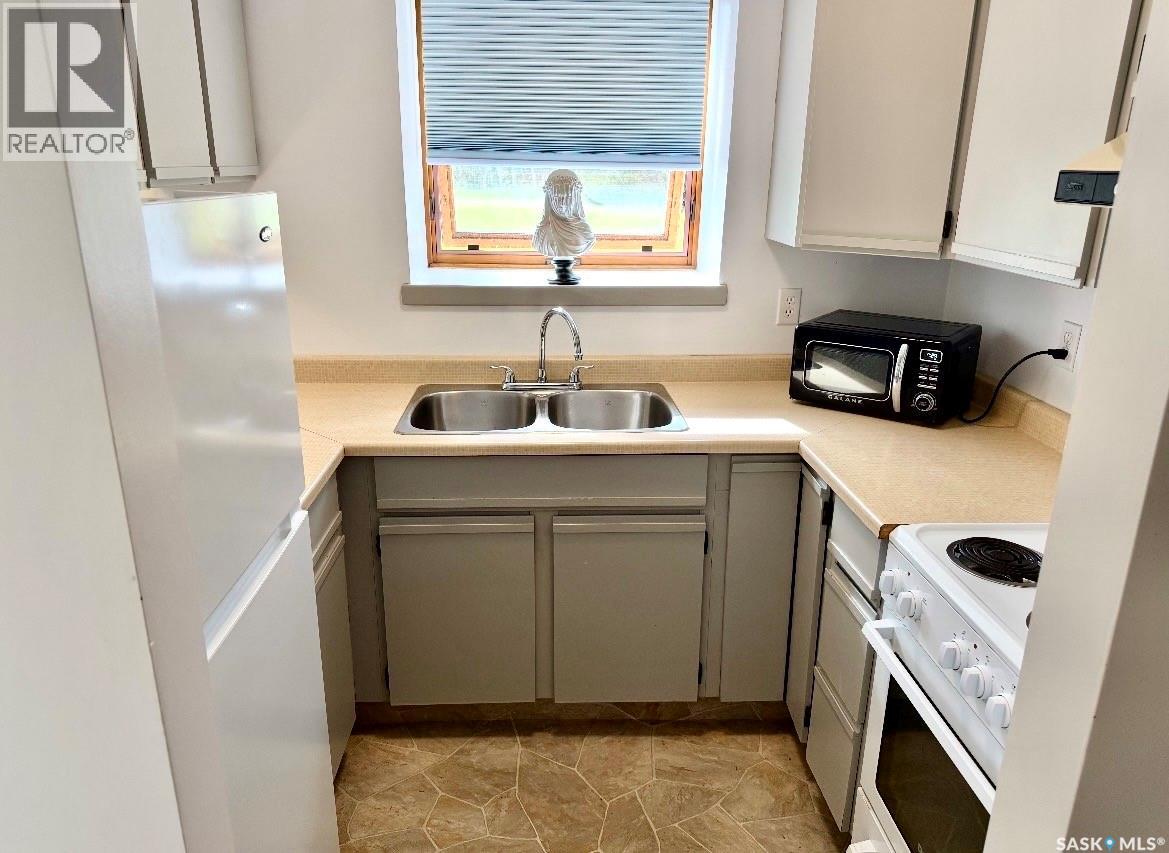 #110 102 Manor DRIVE - Image 3