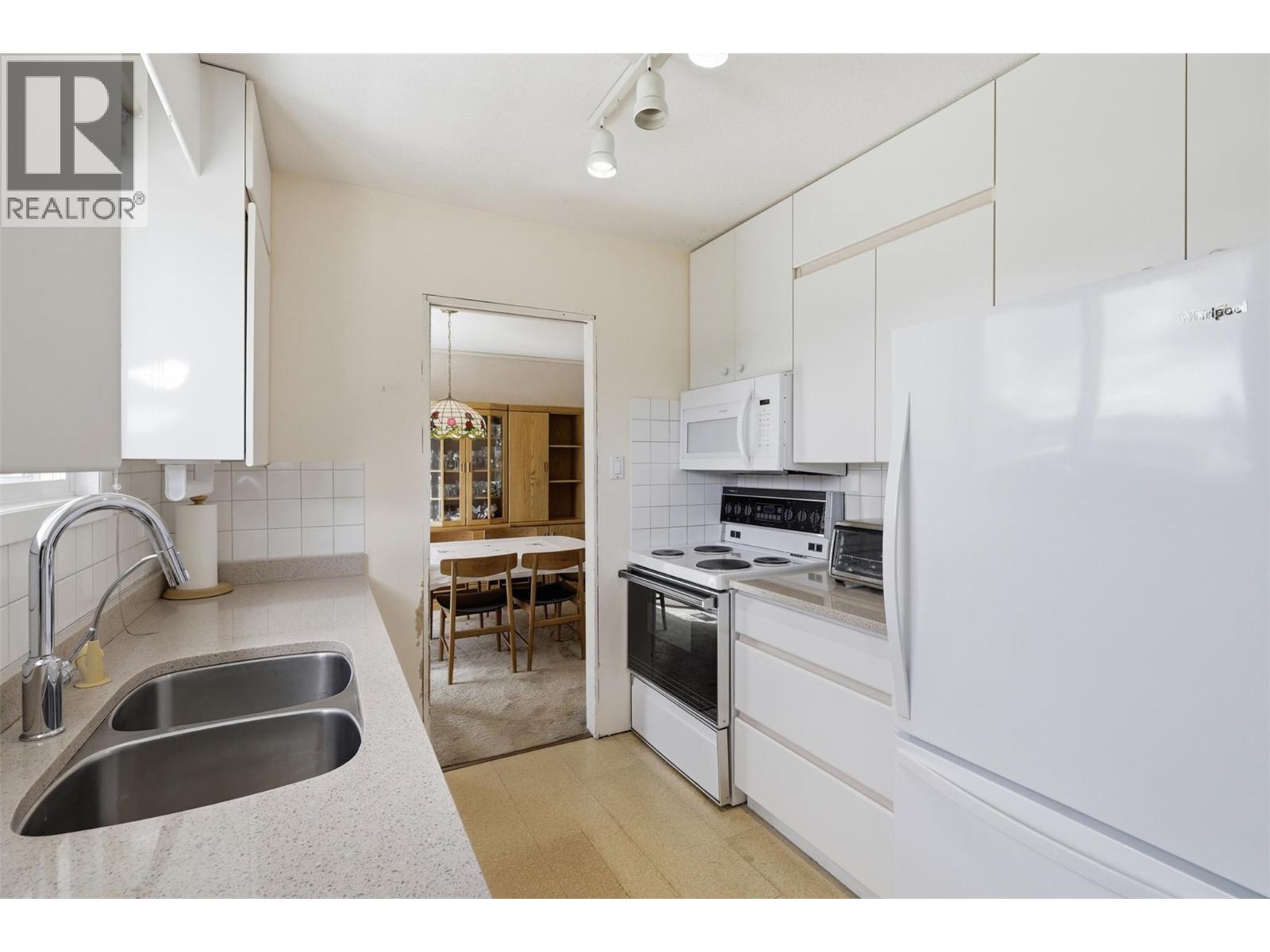 833 MCARTHUR Drive - 11