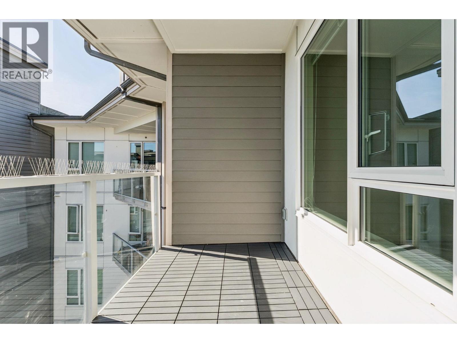 502 255 W 1ST STREET — photo 2