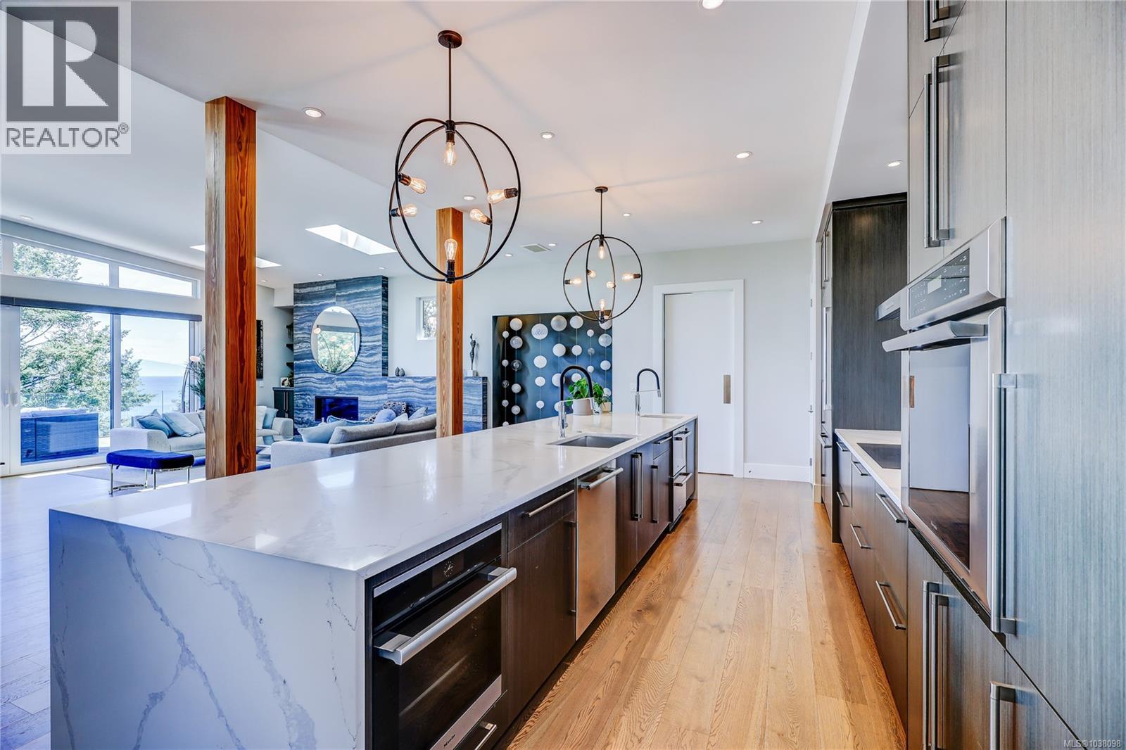 3450 Dolphin Dr - 18