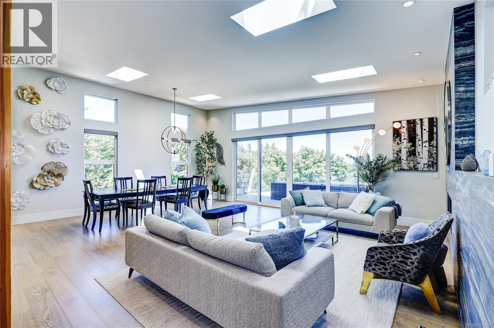 3450 Dolphin Dr - 28