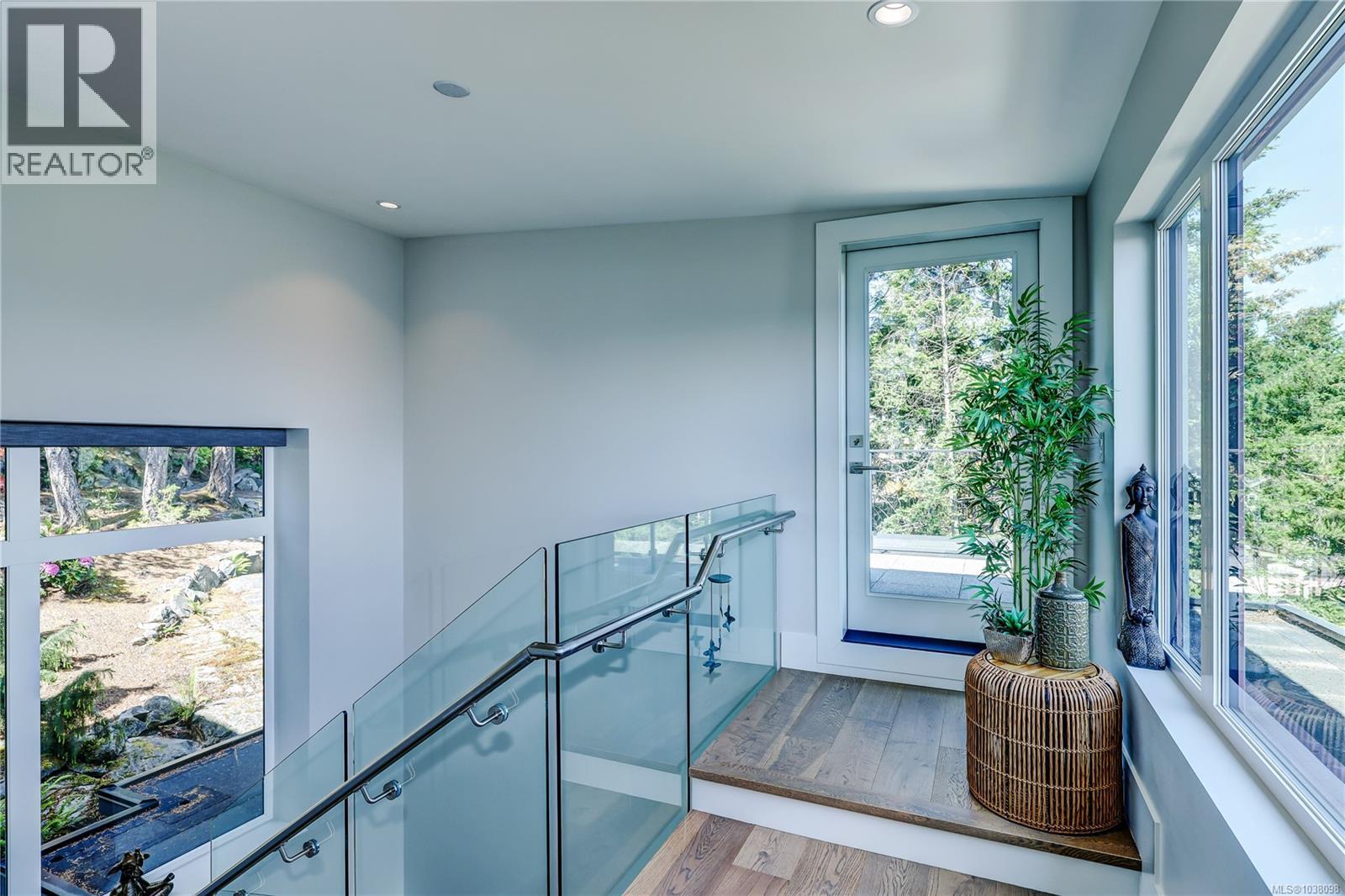 3450 Dolphin Dr - 53