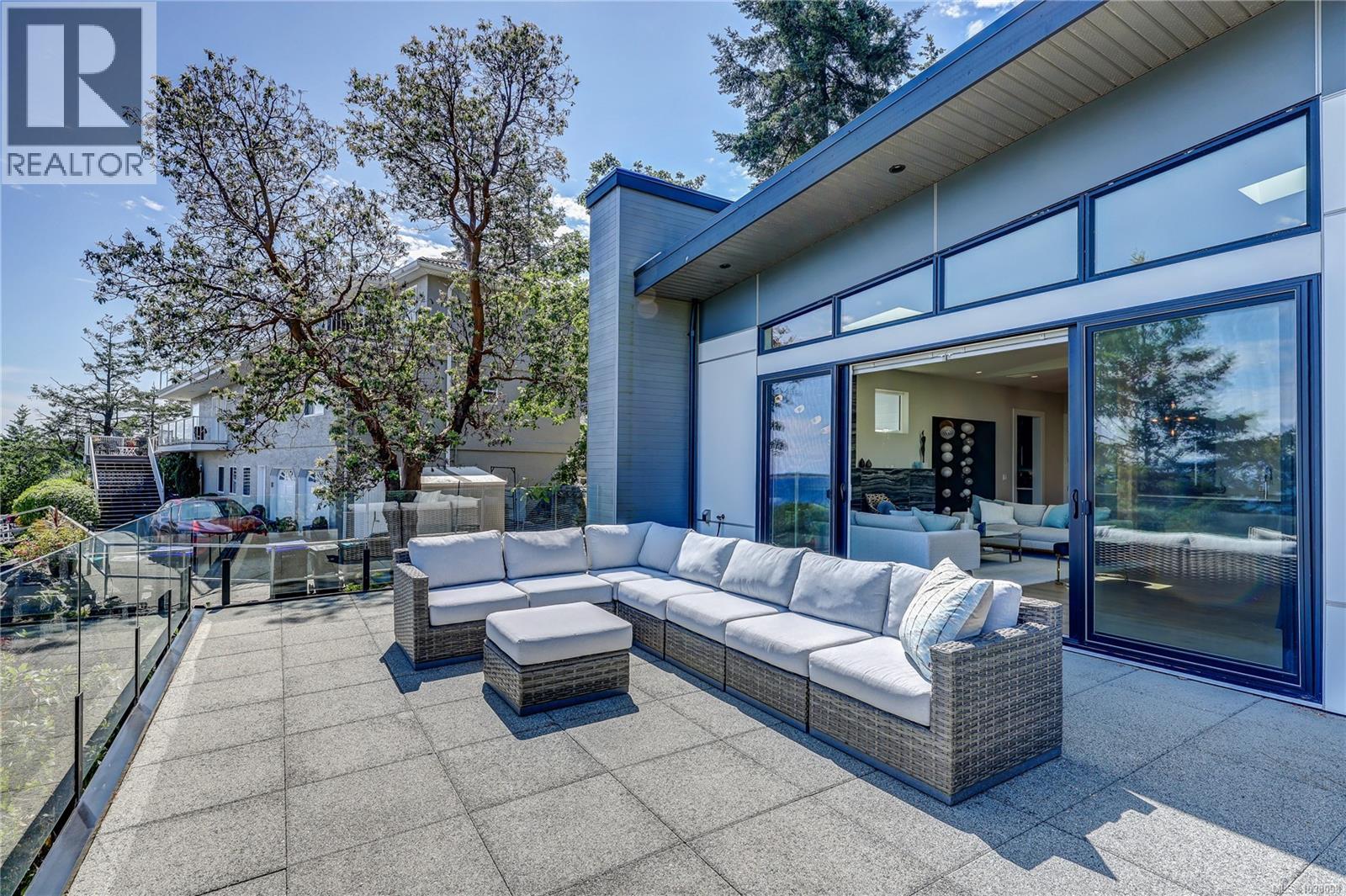 3450 Dolphin Dr - 34