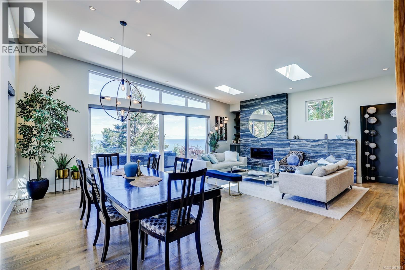 3450 Dolphin Dr - 23