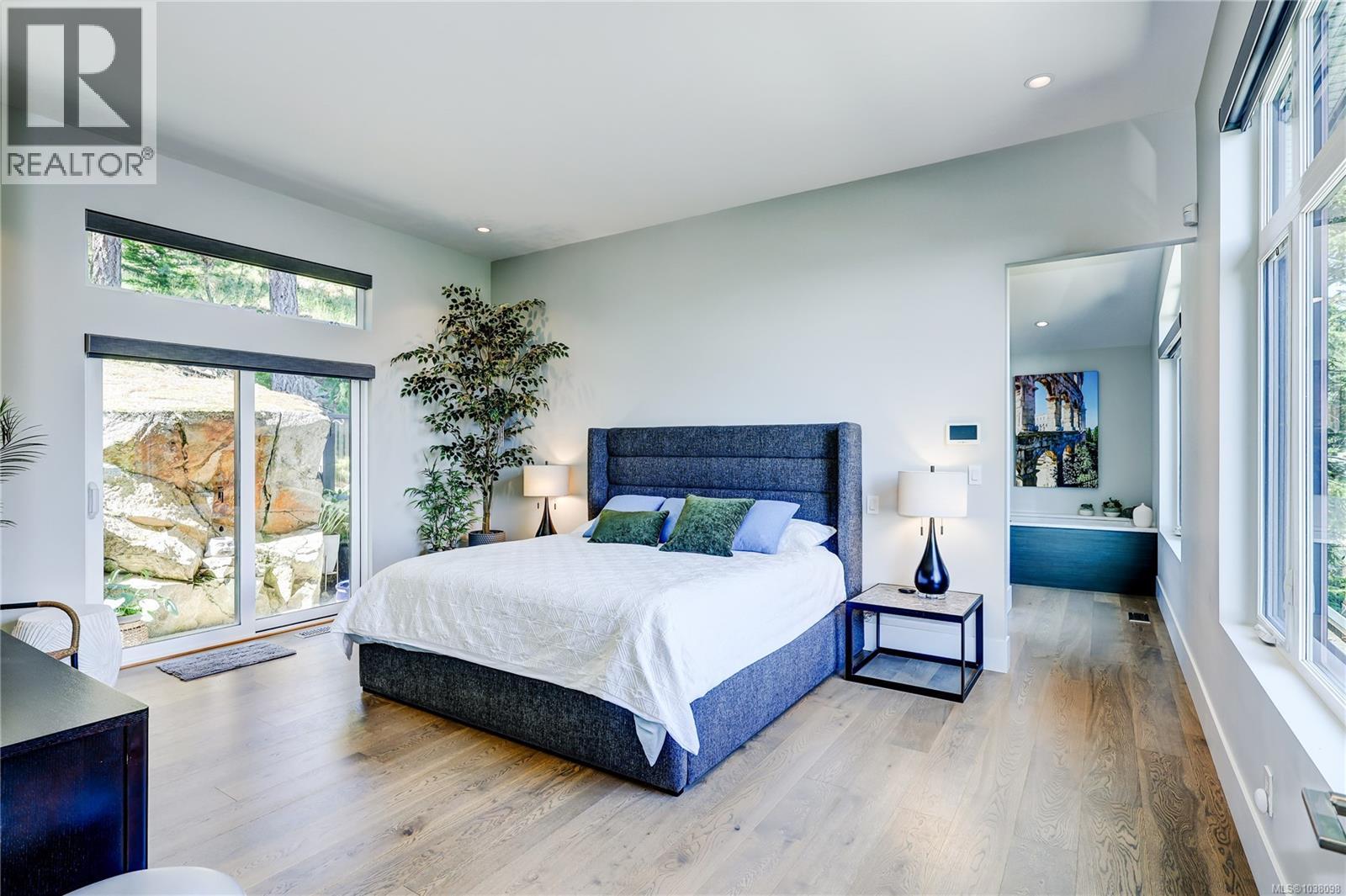 3450 Dolphin Dr - 38