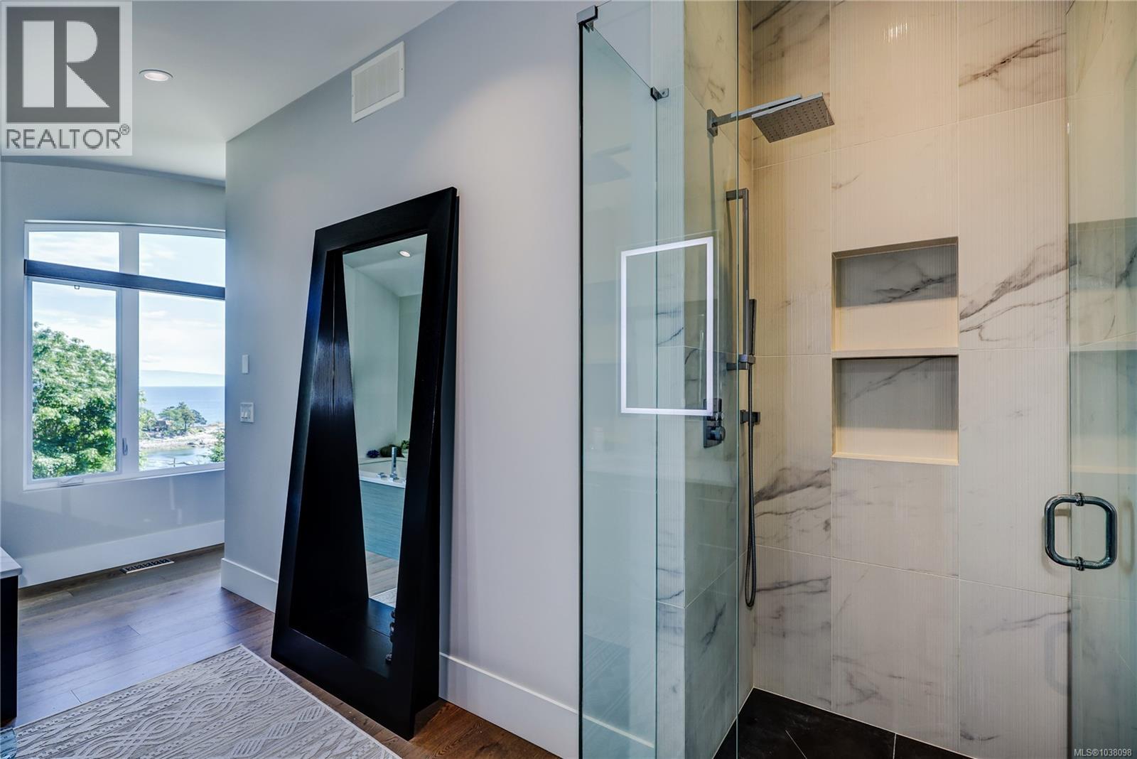 3450 Dolphin Dr - 46