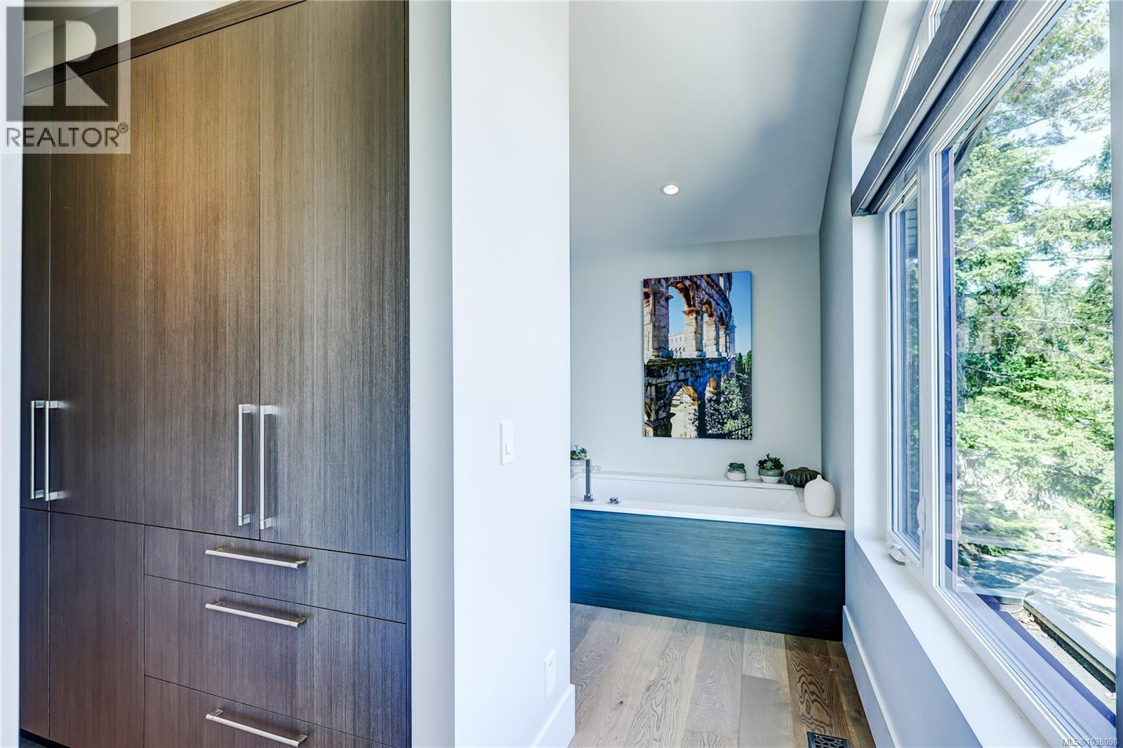 3450 Dolphin Dr - 41