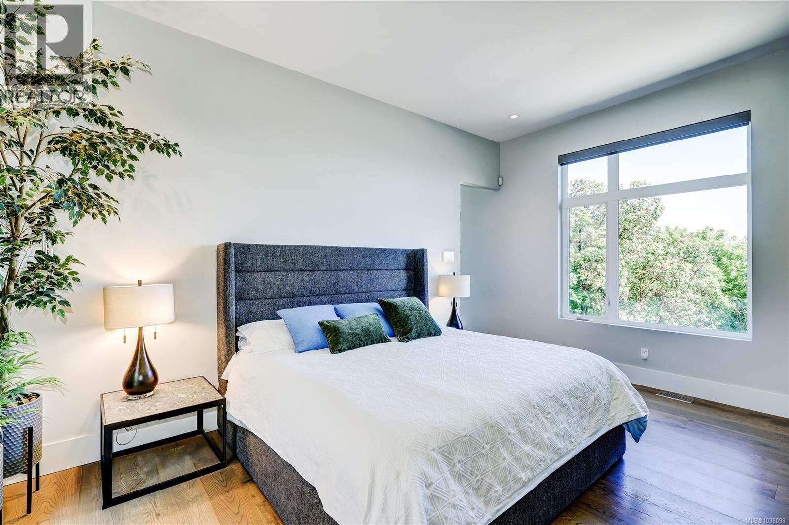 3450 Dolphin Dr - 39