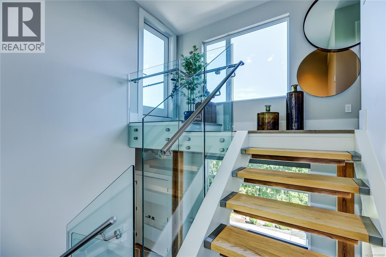 3450 Dolphin Dr - 52