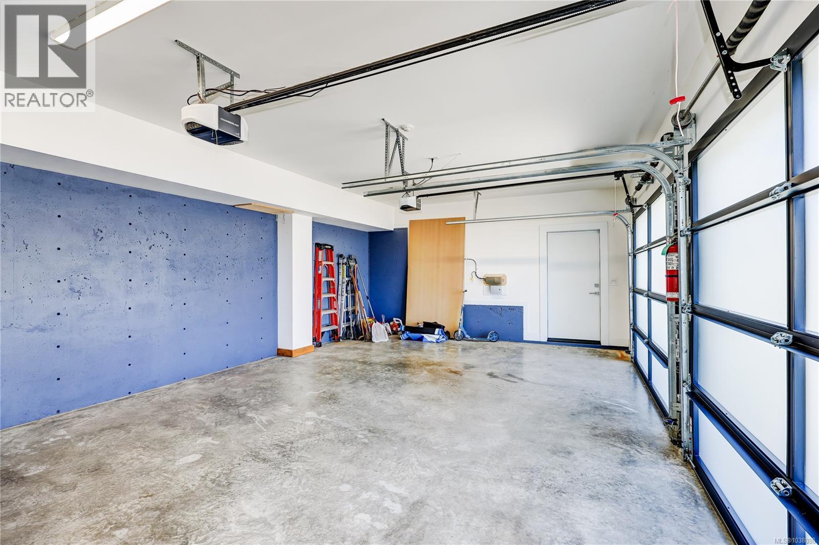 3450 Dolphin Dr - 72