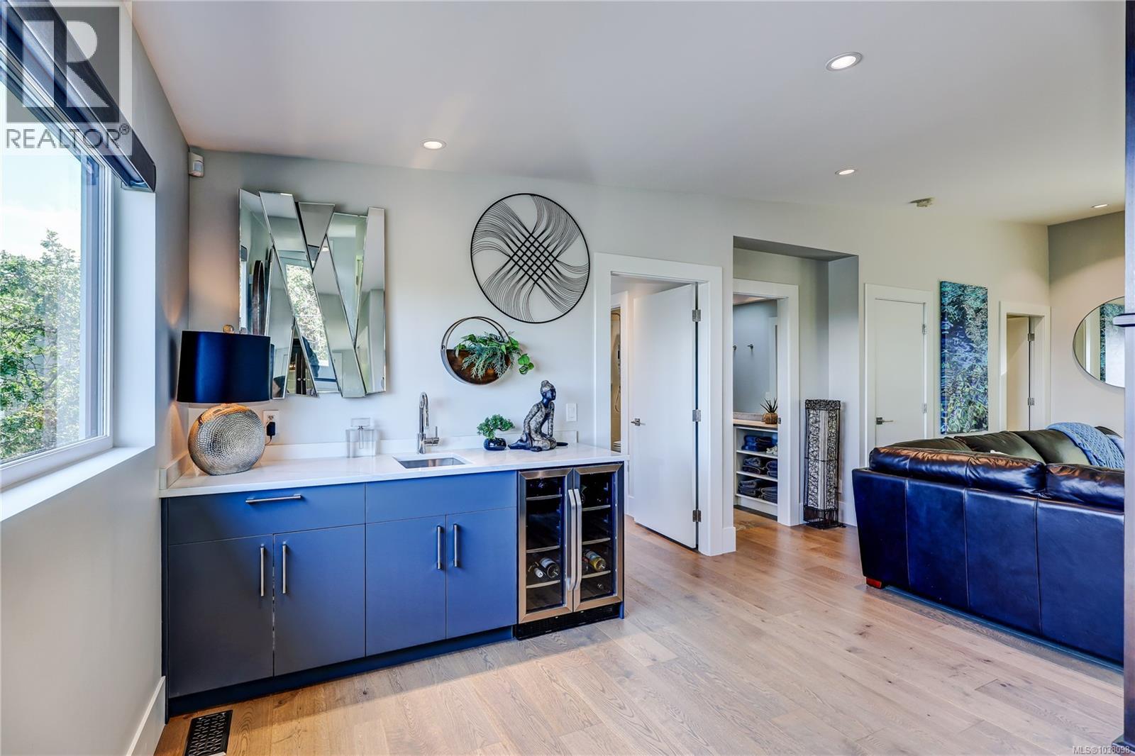 3450 Dolphin Dr - 59