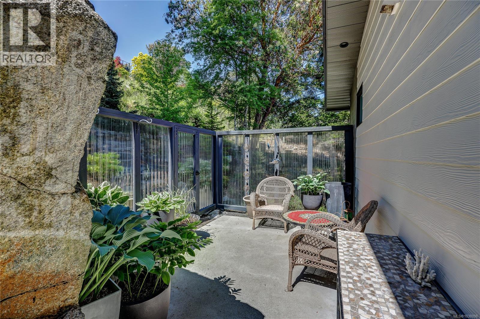 3450 Dolphin Dr - 83