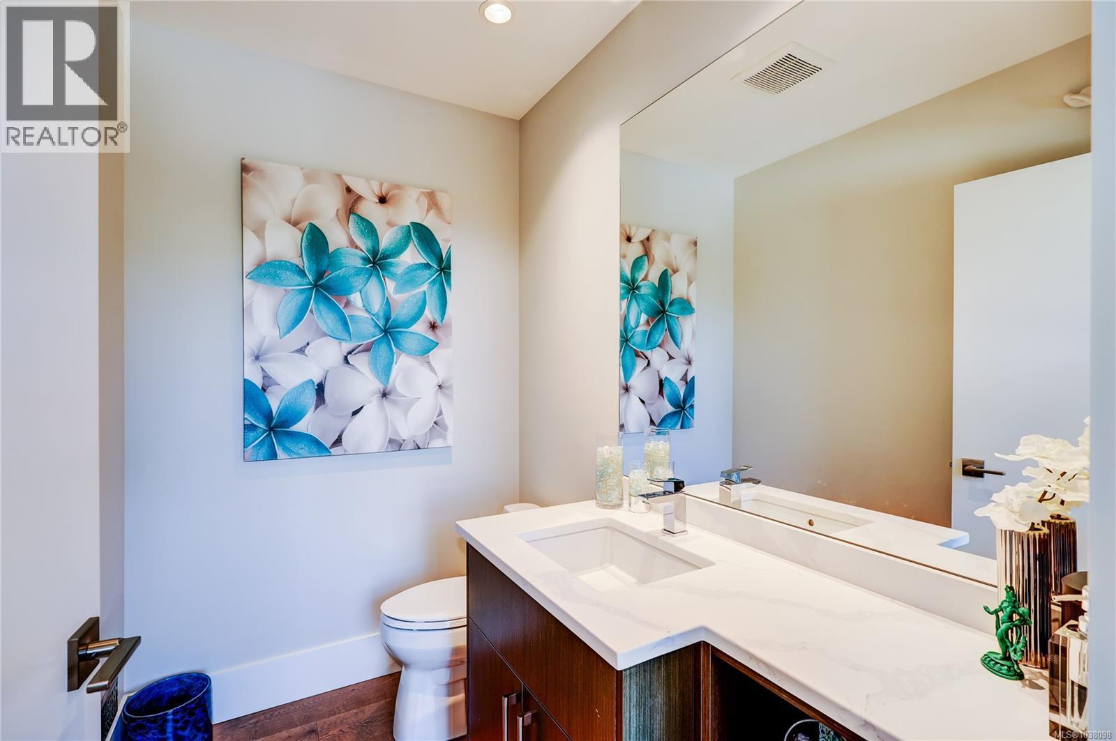 3450 Dolphin Dr - 71