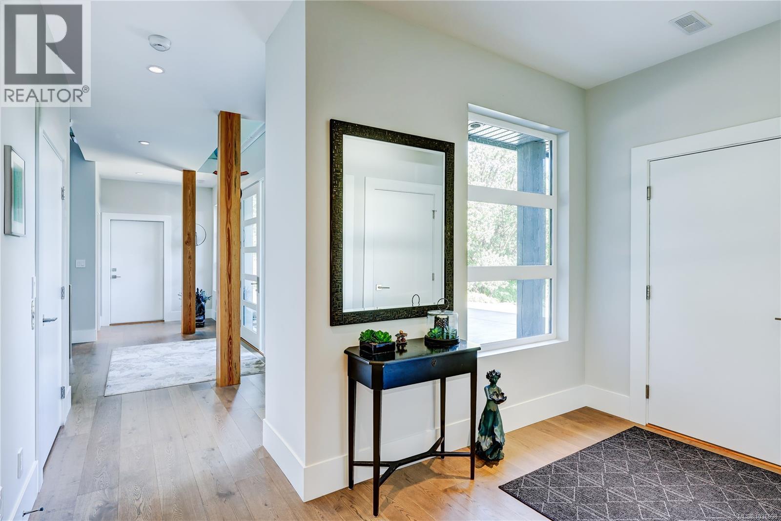 3450 Dolphin Dr - 73