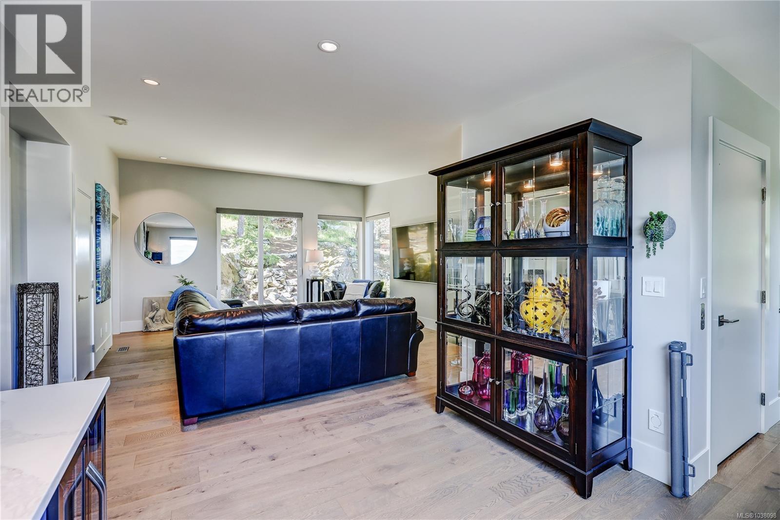 3450 Dolphin Dr - 60
